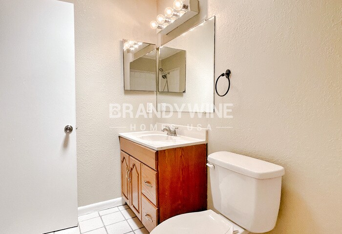Building Photo - 3639 N Ride Dr