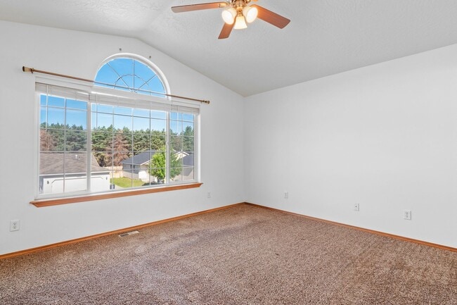 Building Photo - 4 bedroom 3 bath home with 3 car garage in Cheney