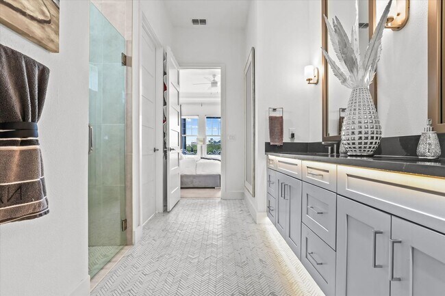 Building Photo - Waterfront Luxury Living | Private Dock + Direct Tampa Bay Access