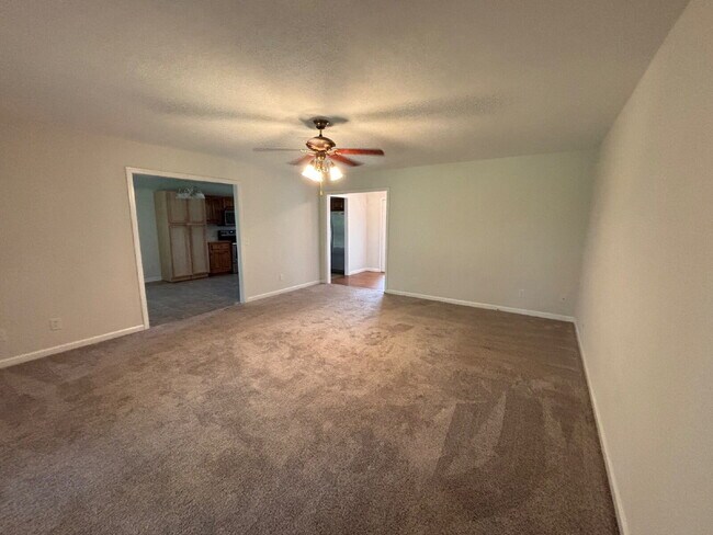 Building Photo - 3BD 2 BA HOME FOR RENT NEXT TO ALGOOD SCHOOLS