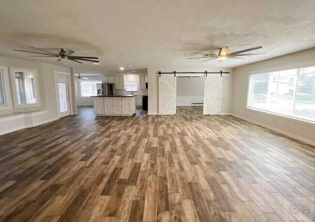 Building Photo - 443 Bayou View Dr