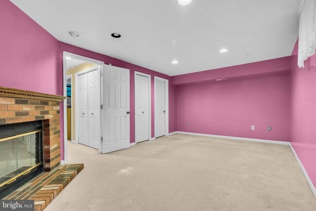Building Photo - 9354 Sombersby Ct