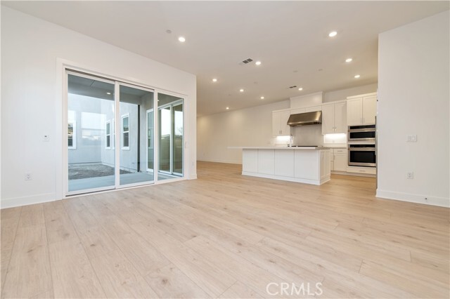 Building Photo - 548 Mulligan