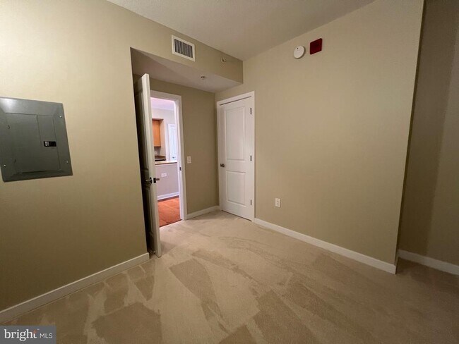 Building Photo - 475 K St NW