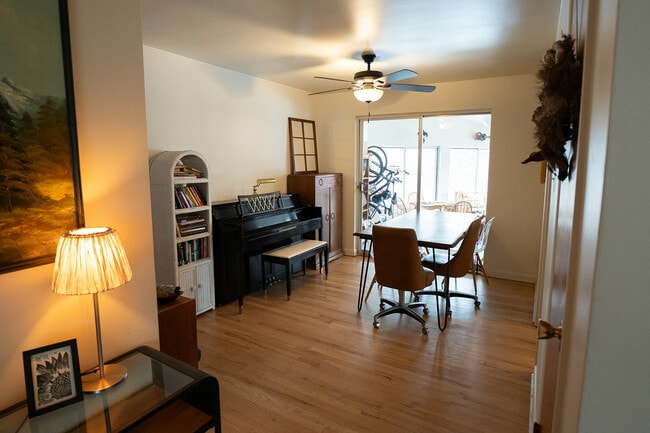 Building Photo - 180 Estes St