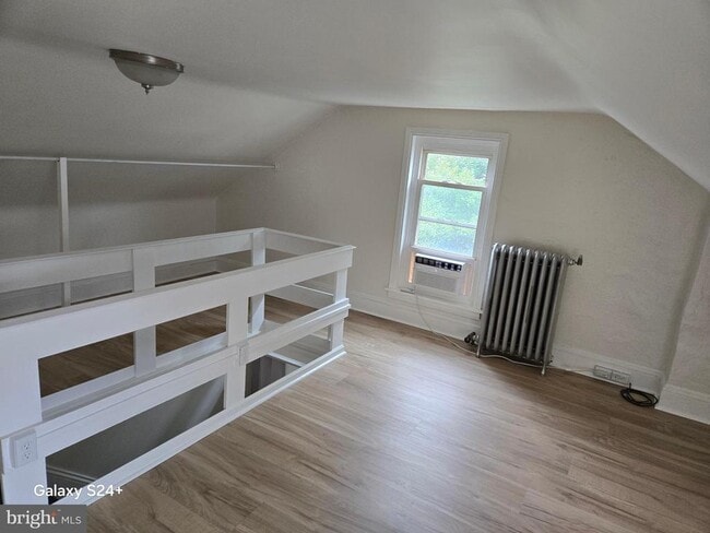 Building Photo - 462 New Elm St