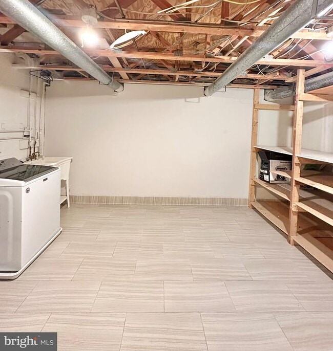 Building Photo - 2021 Lakebreeze Way