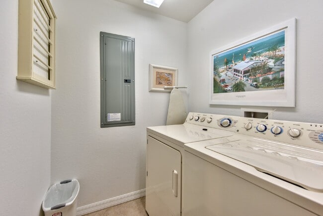 Building Photo - BEAUTIFUL PELICAN LANDING HOME