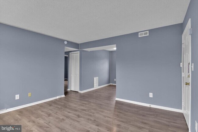 Building Photo - 100 Park Blvd