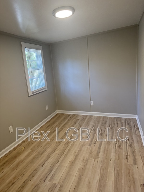 Building Photo - 218 E Render St