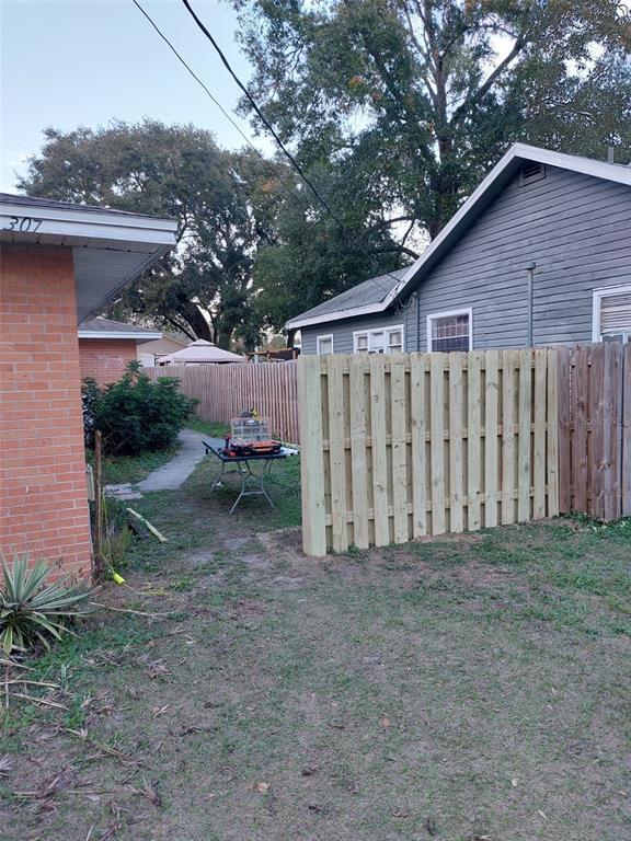 Building Photo - 305 W Hancock St