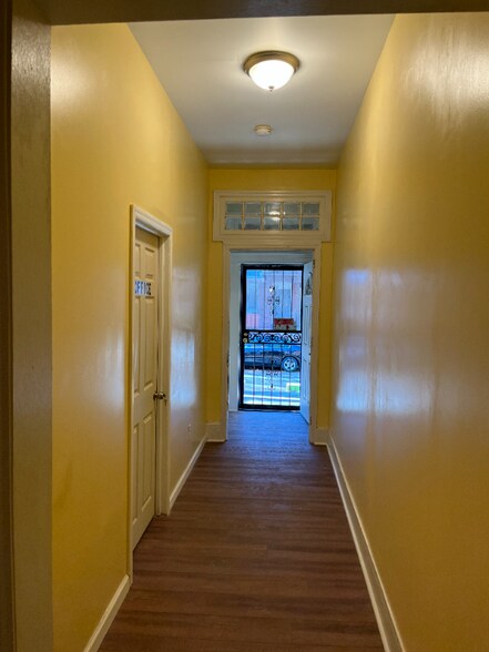 Building Photo - 2255 N Park Ave