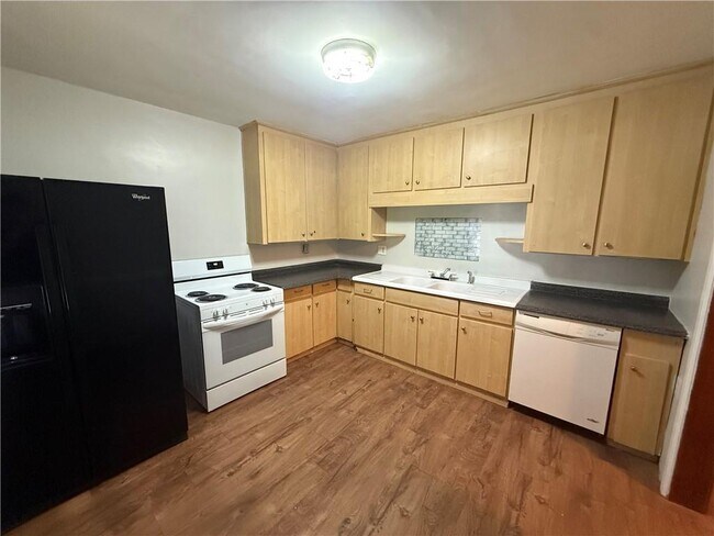 Building Photo - 2210 Ellen Dr