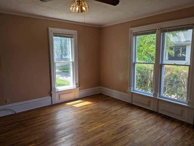 Building Photo - 202 W Cherokee Ave