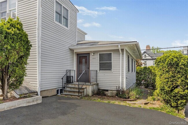 Building Photo - 174 Ashford Ave