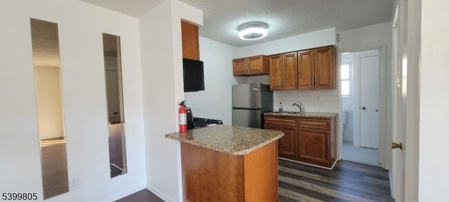 Building Photo - 17 Cuozzo St