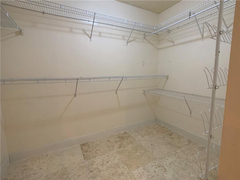 Building Photo - 1721 Whitehall Dr