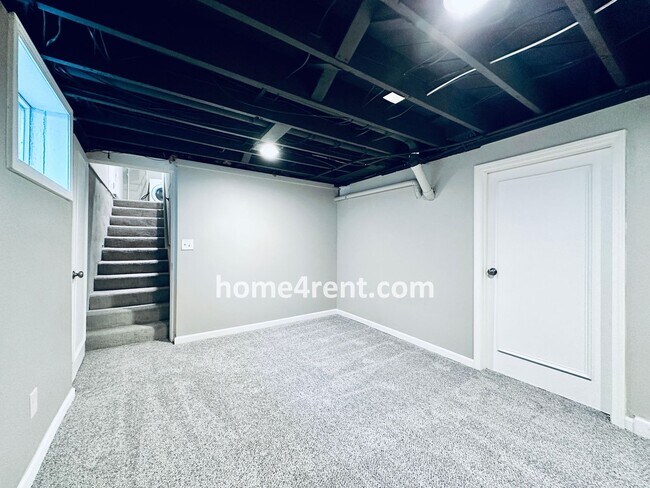 Building Photo - Updated Ranch Style Home in Prairie Villag...