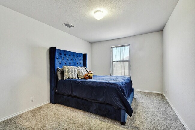 Building Photo - Spacious 4-Bedroom Rental in Trails at Culebra with Community Amenities