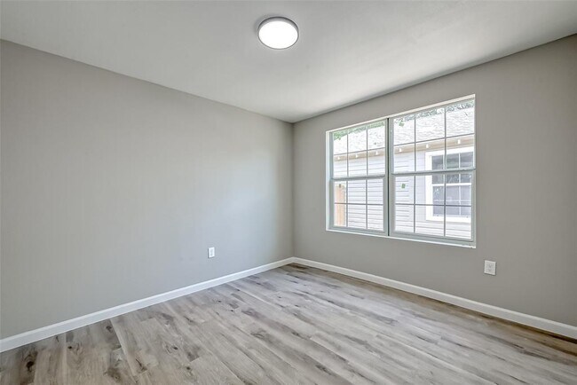 Building Photo - 3274 Reeves St