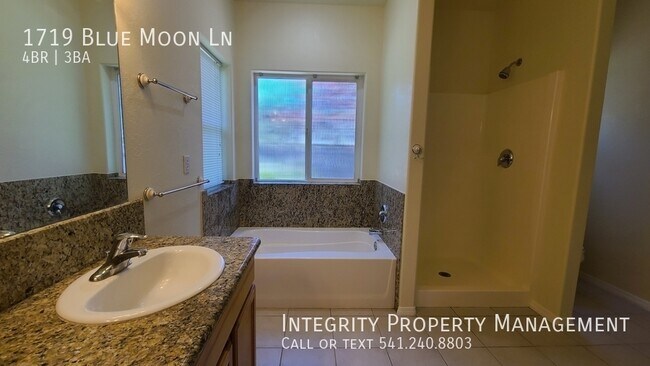 Building Photo - 1719 Blue Moon Ln