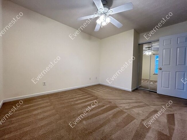 Building Photo - Bright 3-Bedroom Townhome with Ample Space...