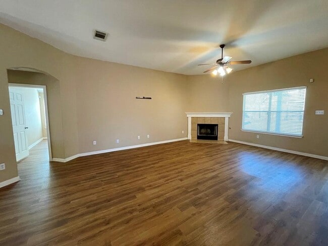 Building Photo - 145 Amber Ash Dr