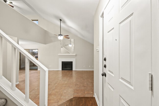 Building Photo - 7812 Theissetta Dr