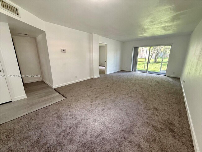 Building Photo - 8735 Ramblewood Dr