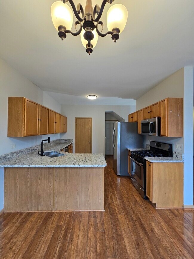 Building Photo - 5006 Syracuse Ct