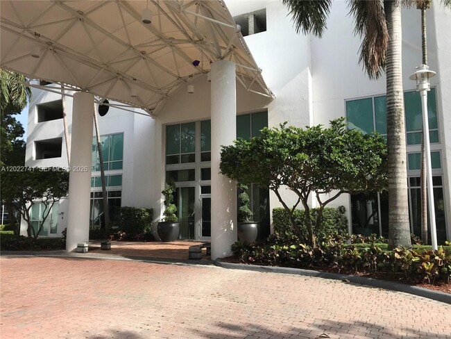 Building Photo - 7900 Harbor Island Dr