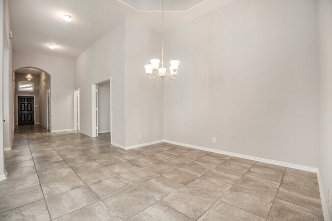 Building Photo - 2502 Bay Hill Dr