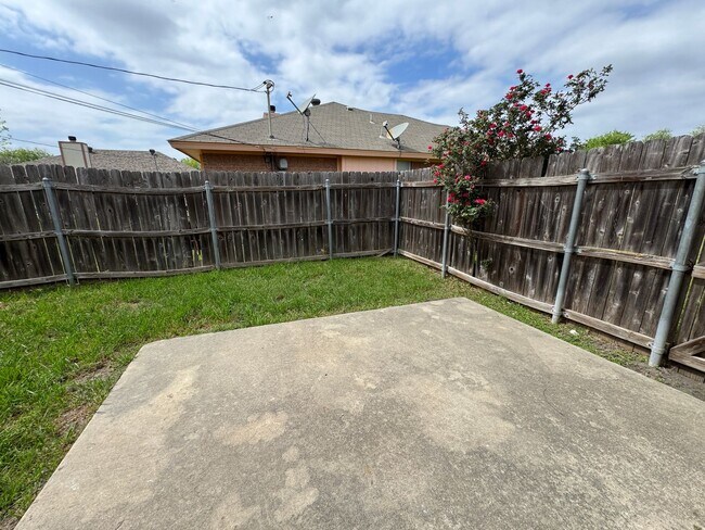 Building Photo - 2-Bedroom Duplex for Rent in Killeen