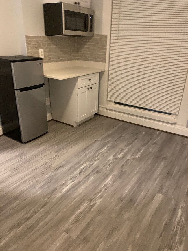 Building Photo - 148 N East Ave