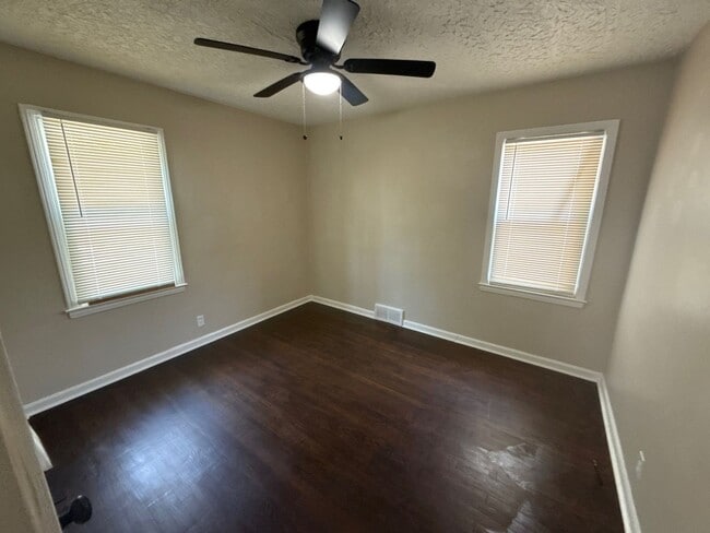 Building Photo - Renovated 3-Bedroom Home – We Welcome Sect...