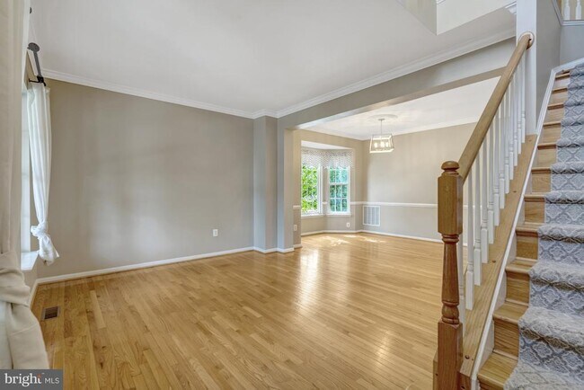Building Photo - 6001 Alderdale Pl