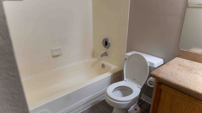 Building Photo - Beautiful Condo in a Gated Community Near ...