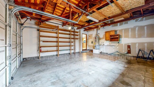 Building Photo - 3225 Meadow Glen Dr