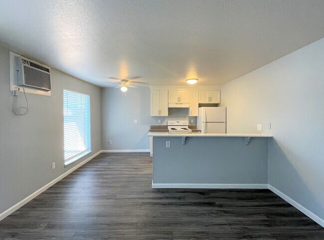 Interior Photo - Coral Oaks