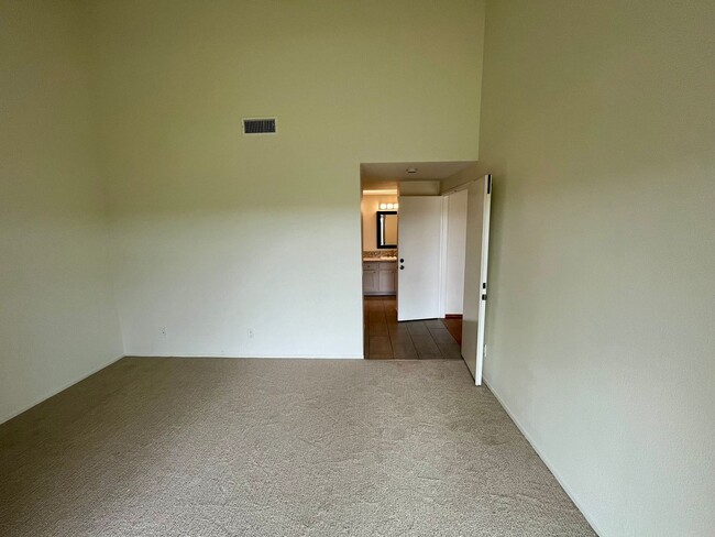 Building Photo - 3151 Vista Rica