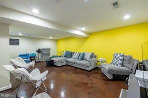Building Photo - 2918 Capri Dr