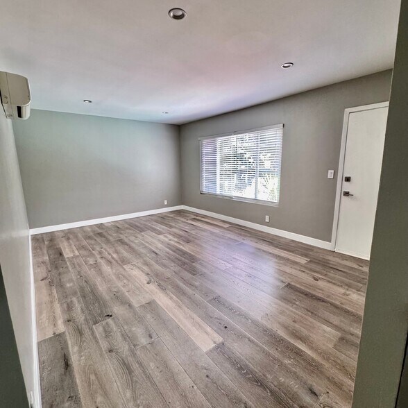 Building Photo - 5427 Carlton Way