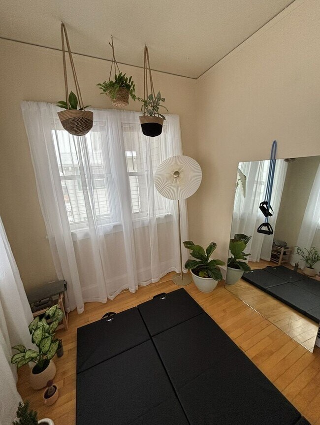 Building Photo - 3822-3824 N Maryland Ave.