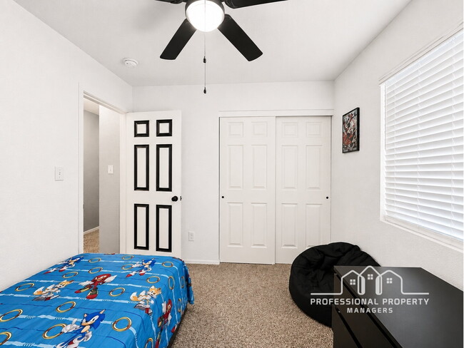 Building Photo - 4-bedroom, 2-bathroom home in Desert Sands