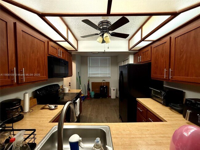Building Photo - 1266 S Military Trail