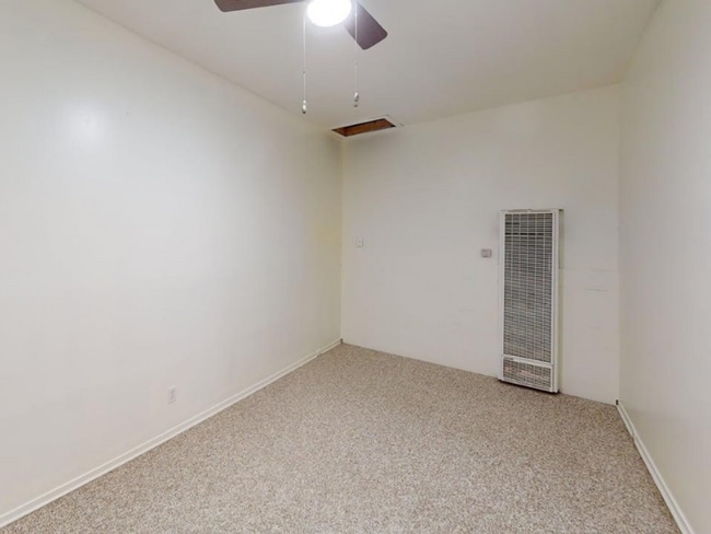 Building Photo - Remodeled | Private Side Yard