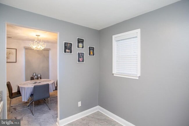 Building Photo - 33 Dogwood Ln