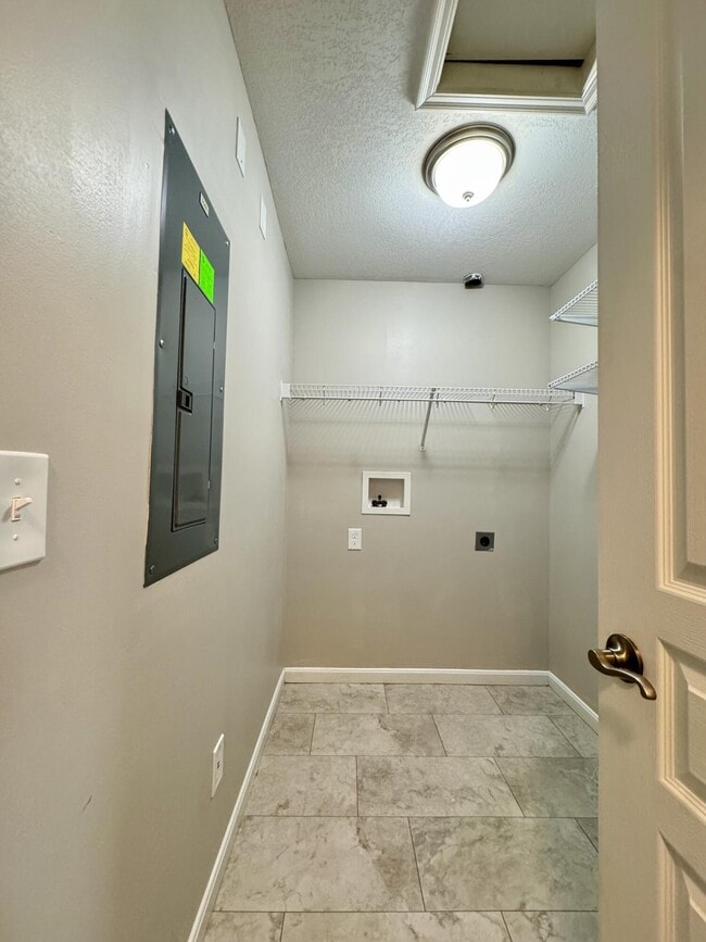 Building Photo - 2065 Timberwyck Ln