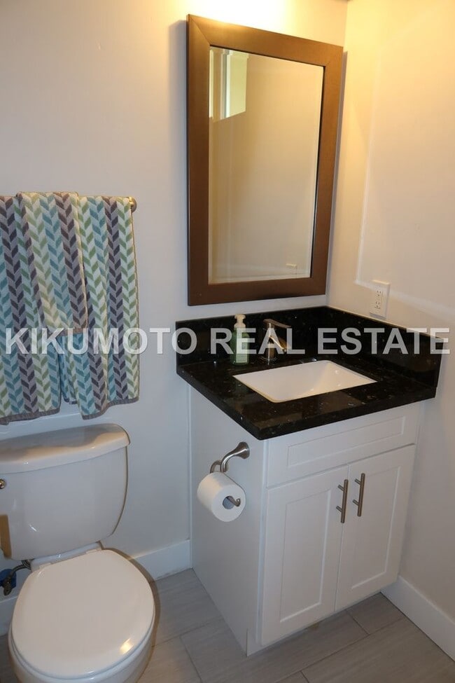 Building Photo - Modern & Elegant Tri-level home in the Riverside Terrance Community