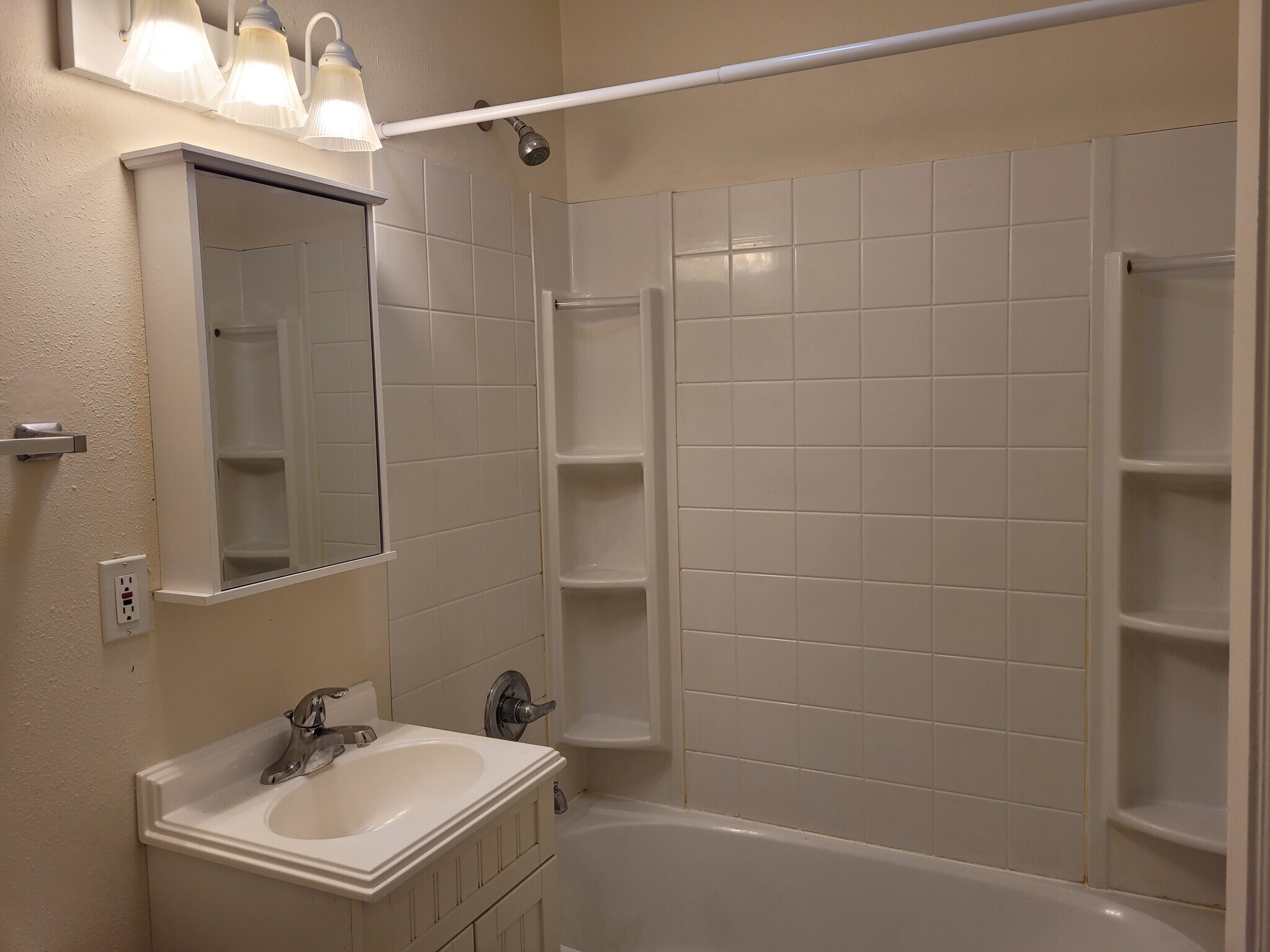 Bathroom - 530 W 10th St N